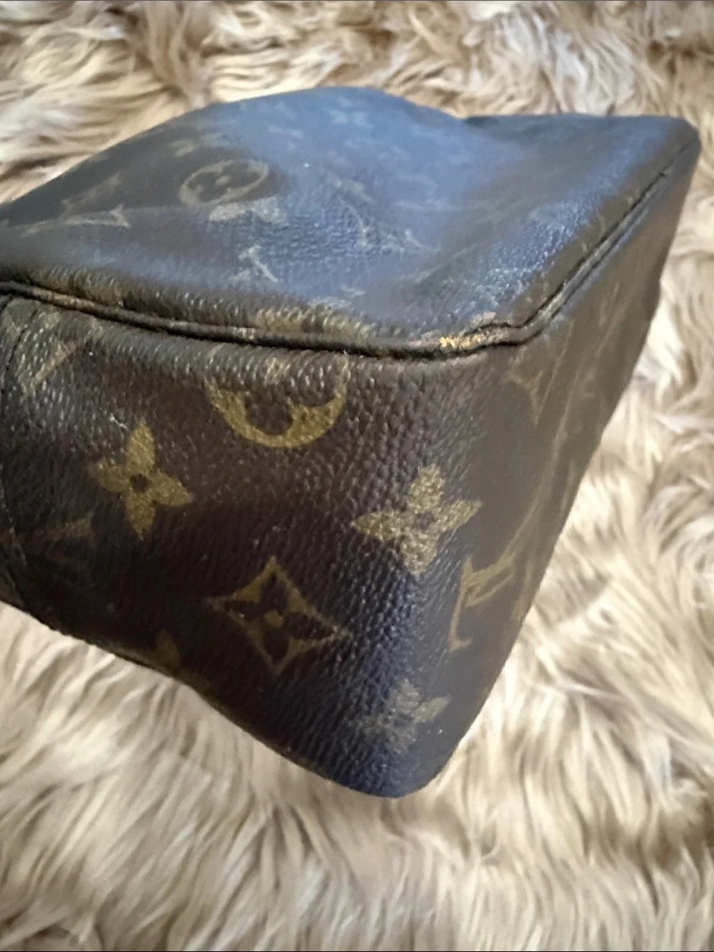Louis Vuitton Trousse 28